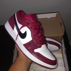 Jordan 1 Low (Noble Red)